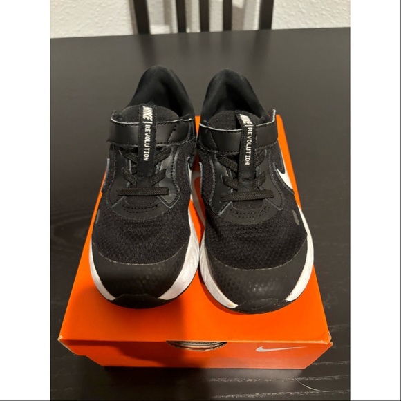 Little Boys Nike Revolution 5 Sneakers - Picture 2 of 7